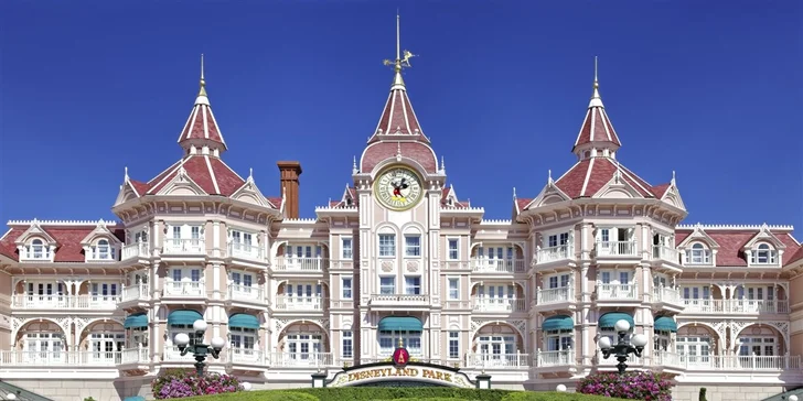 Autobusem do Disneylandu v Paříži: Mickey Mouse, Minnie a další postavičky