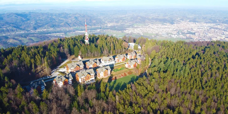 Vedie tadiaľ množstvo cyklotrás a turistických chodníkov. Asi 3,6 km odtiaľ je vodopád Framski Slap.