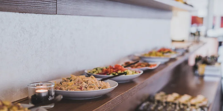 Valentýnská noc na vlnách Vltavy: all inclusive s fish & grill rautem a wellness