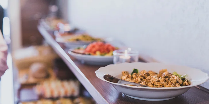 Valentýnská noc na vlnách Vltavy: all inclusive s fish & grill rautem a wellness