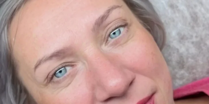 Metoda Ombre lips vytváří jemný barevný přechod a efekt plnějších přirozeně stínovaných rtů.