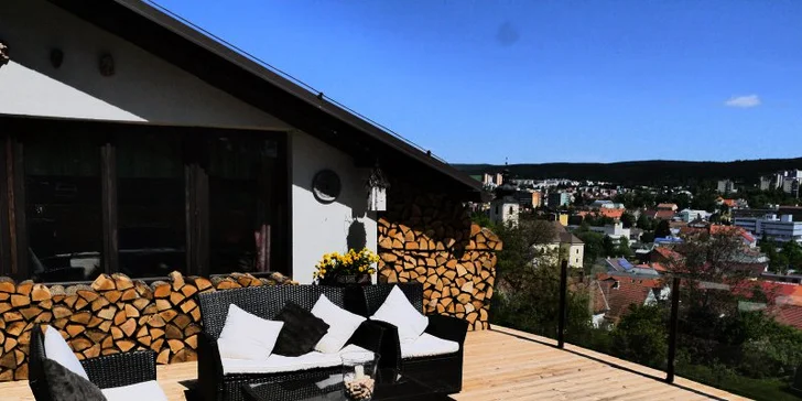 1 nebo 2 noci v luxusním apartmánu s vířivkou a kinotelevizí nebo saunou