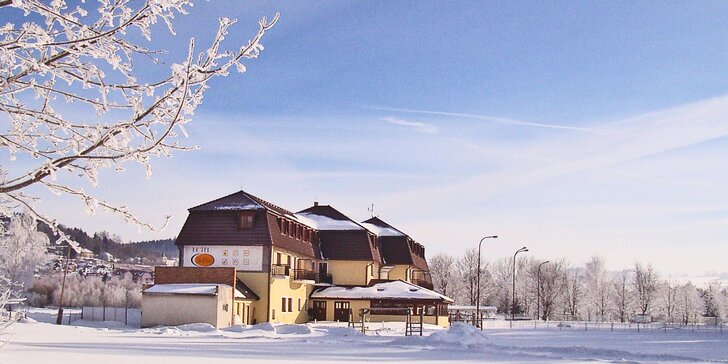 3-7 zimních dní na Lipně s polopenzí a lyžováním v Rakousku i bez