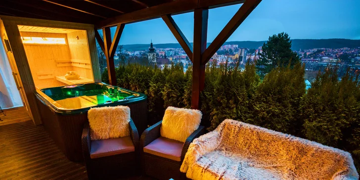1 nebo 2 noci v luxusním apartmánu s vířivkou a kinotelevizí nebo saunou