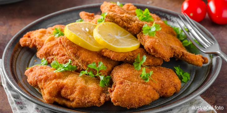 600 g vepřových a kuřecích řízečků s oblohou a 2 nápoje dle výběru