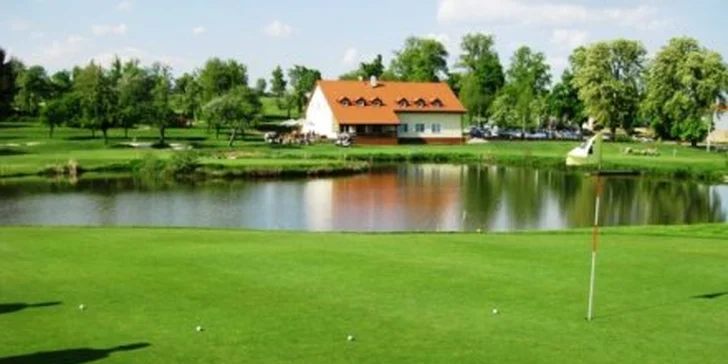 469 Kč za celodenní vstup pro jednu nebo nebo dvě osoby na hřiště Golf Club Alfrédov včetně vybavení.  Pro začátečníky i pokročilé s 53% slevou!