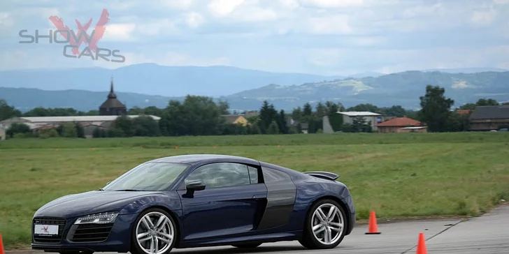 20 minut v supersportu vč. jízdy na letišti: Porsche, Lamborghini, Audi a další
