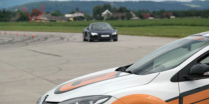 20 minut v supersportu vč. jízdy na letišti: Porsche, Lamborghini, Audi a další