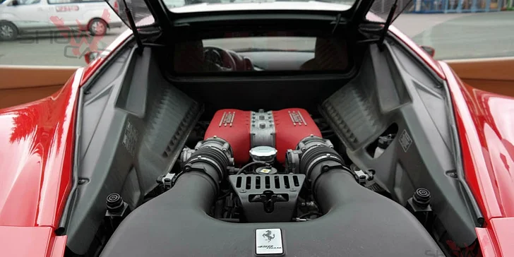 20 minut v supersportu vč. jízdy na letišti: Porsche, Lamborghini, Audi a další