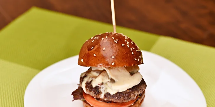 Houbový burger můžete nakousnout jako první.