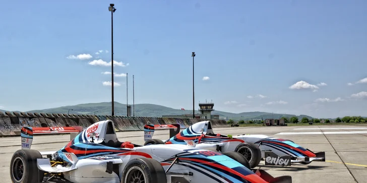Vystřelíte jako šíp: Exkluzivní jízda v závodní formuli Renault 2.0