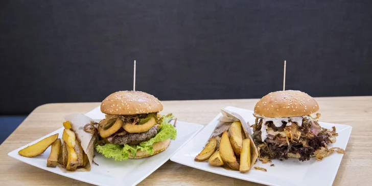 Šťavnatý burger dle vlastního výběru s domácími hranolky pro dvě osoby