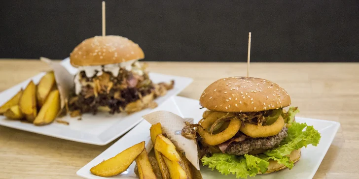 Šťavnatý burger dle vlastního výběru s domácími hranolky pro dvě osoby