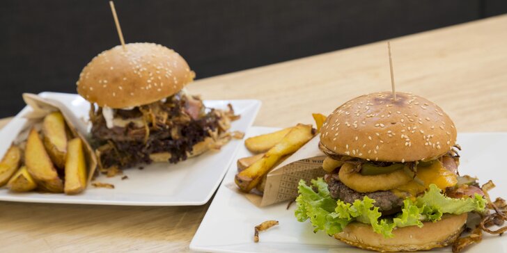 Šťavnatý burger dle vlastního výběru s domácími hranolky pro dvě osoby