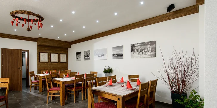 Restaurace je pokrytá signálem Wi-Fi.