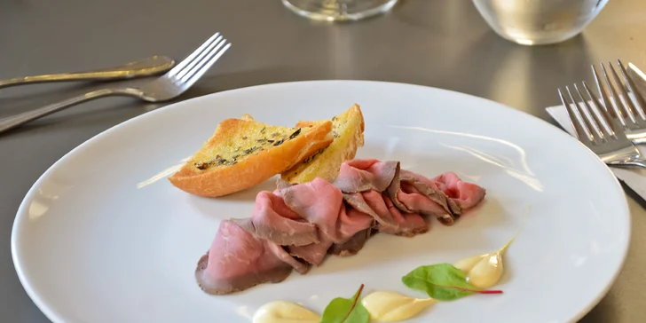 Degustační menu pro dva: ryba i zvěřina kousek od náplavky a Vyšehradu