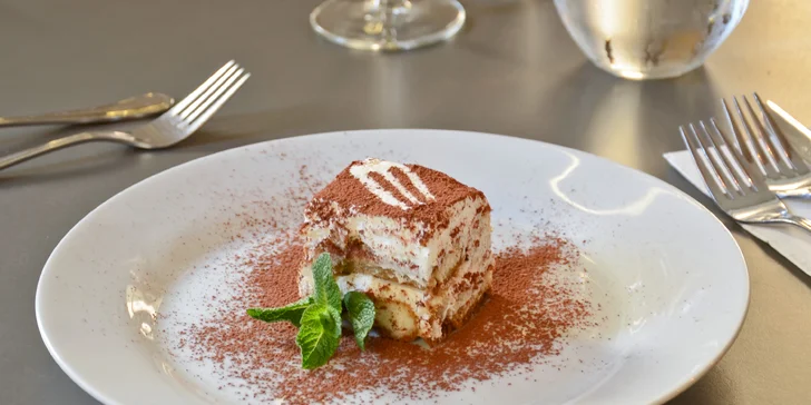 Degustační menu pro dva: ryba i zvěřina kousek od náplavky a Vyšehradu