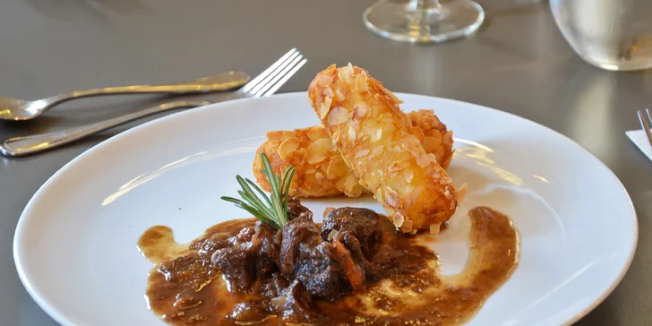 Degustační menu pro dva: ryba i zvěřina kousek od náplavky a Vyšehradu