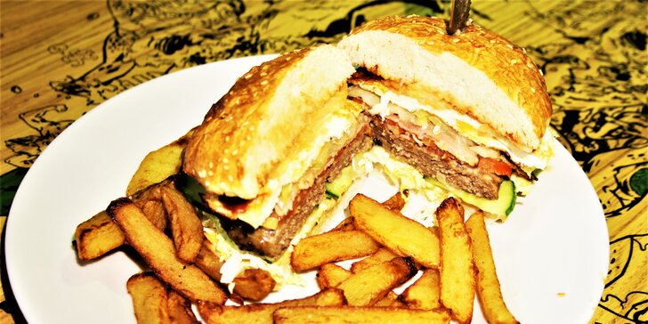 Zažeňte hlad: 2 napěchované hovězí burgery Elektra s porcí hranolků