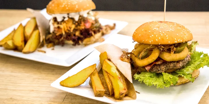Šťavnatý burger dle vlastního výběru s domácími hranolky pro dvě osoby
