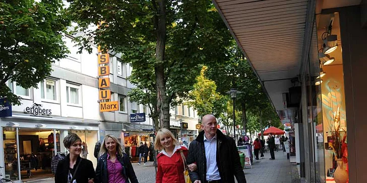 Atmosféra Vánoc, nákupy či relaxace v lázních aneb vánoční trhy ve městě Weiden