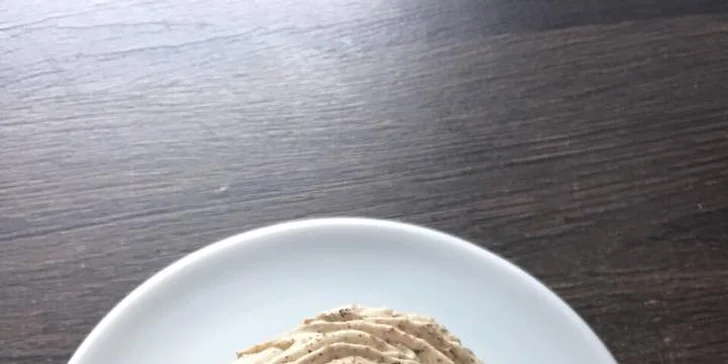 Dvě kávy a případně i dva domácí zákusky v Happy Café
