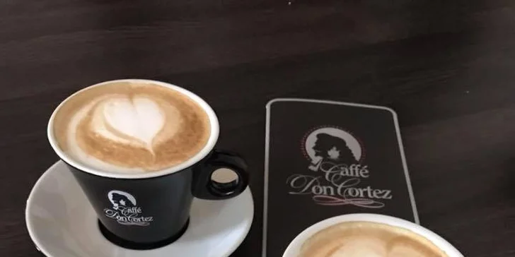Dvě kávy a případně i dva domácí zákusky v Happy Café