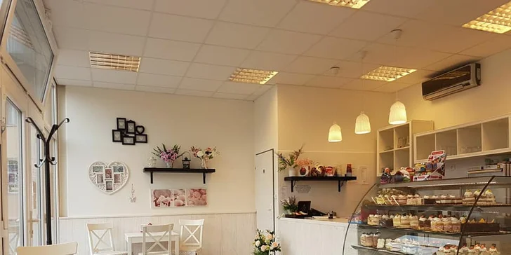 Když vás honí zima & mlsná: libovolný dort a horký nápoj pro dva