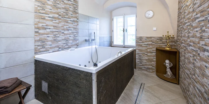 Přijďte si užít panoramatickou saunu, parní lázeň a hamam.