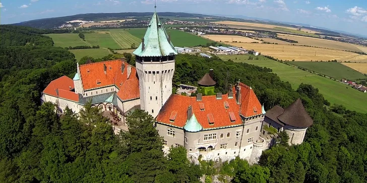 Smolenickému zámku, ako vystrihnutému z rozprávky, dali jeho historizujúcu podobu v 20. storočí jeho poslední majitelia Pálffyovci. 