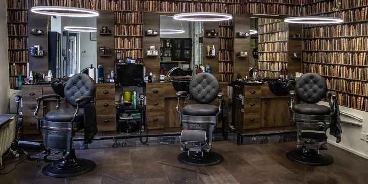 Barber péče pro pány: střih, masáž hlavy, úprava vousů a sklenka dominikánského alkoholu Mamajuana