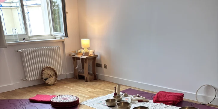Sedeniami vás bude sprevádzať Anastasia Gamaley, psychologička, telová terapeutka a jogaterapeutka, ktorá prepája vedecké poznatky s alternatívnymi liečebnými metódami.