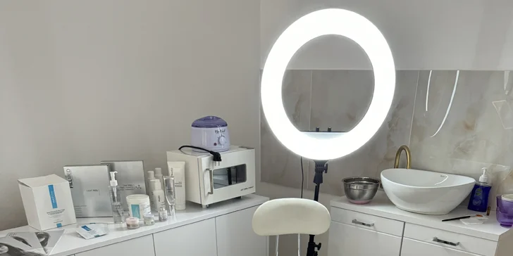 Péče o mužskou pleť zahrnuje její čištění, peeling i příjemnou masáž obličeje.