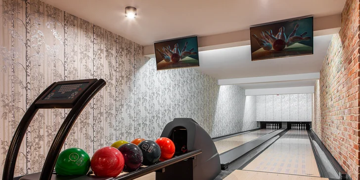 Za příplatek si můžete zahrát i bowling a kulečník.