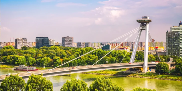 Bratislavská vyhlídková věž UFO: vyhlídka z 95 metrů a drink na pláži