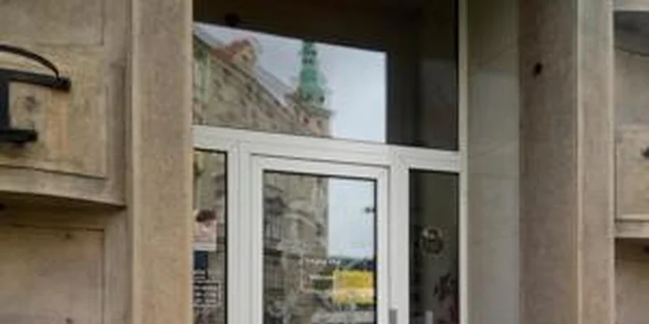 Hlavní vchod do salonu