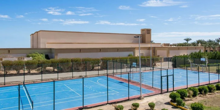 Ve volných chvilkách si zahrajte tenis, plážový volejbal či bocciu nebo si zacvičte aerobik.