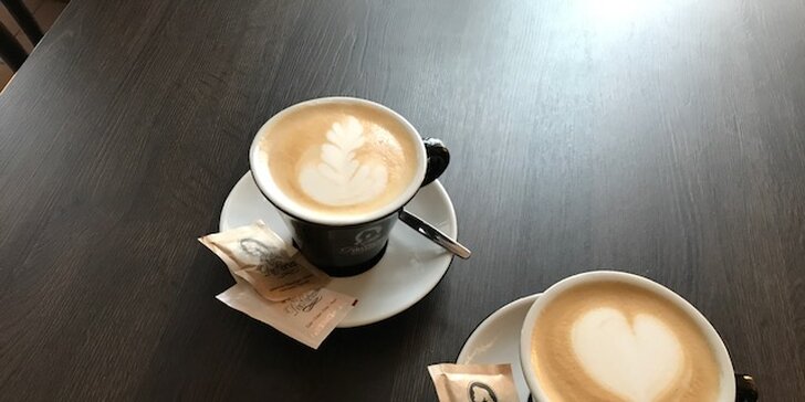 Dvě kávy a případně i dva domácí zákusky v Happy Café