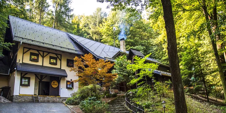 Pobyt se snídaněmi a menu pro 2 ve valašské kolibě s vyhlášenou restaurací