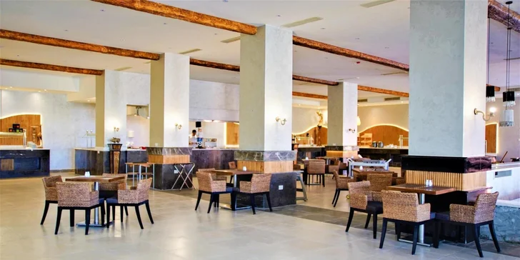 Kromě hlavní bufetové restaurace jsou tu i tři à la carte restaurace. Do každé z nich můžete jednou během pobytu zdarma. 