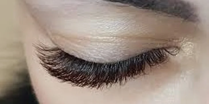 Zvýrazněte oči prodlouženými řasami: 3D Nano Mink vč. úpravy a barvení obočí
