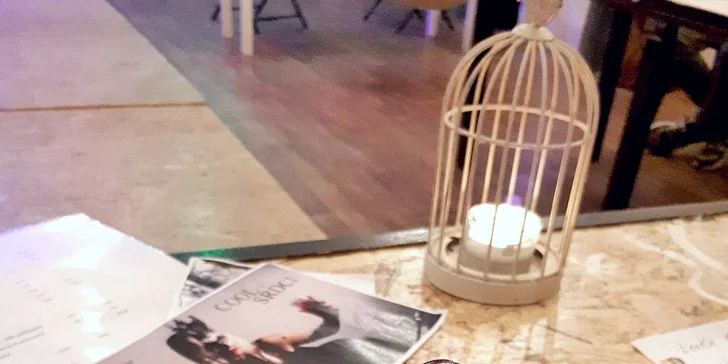 Divadelní představení či koncert a vášnivá káva nebo svařák u Mandala