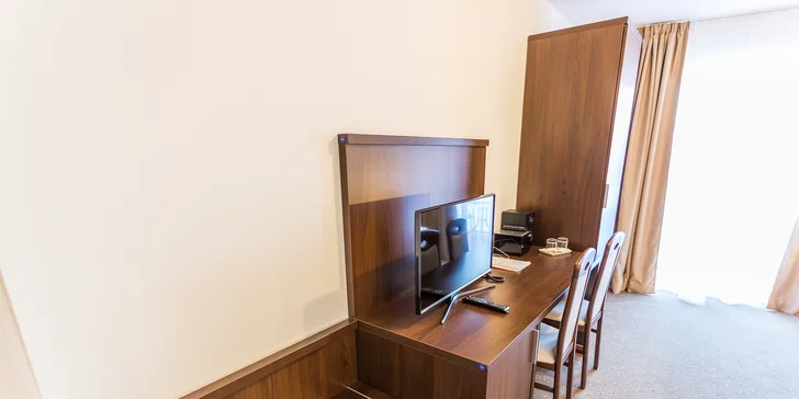 Báječný relax ve dvou včetně snídaně, wellness i láhve vína