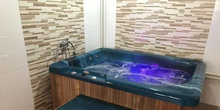 Báječný relax ve dvou včetně snídaně, wellness i láhve vína