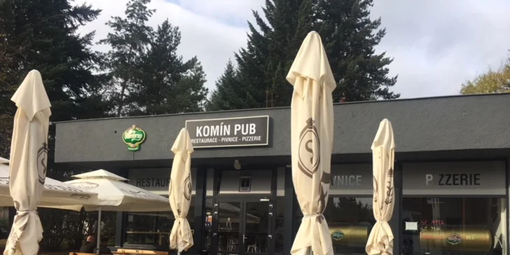Jehněčí kolínko (500 g) konfitované s jablky a mrkví, bramborové pyré