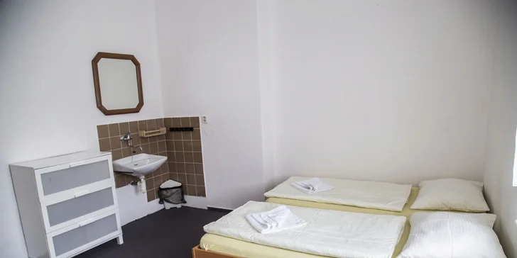 Zimní pohoda v klasické horské chatě se snídaní blízko sjezdovek ve Špindlu