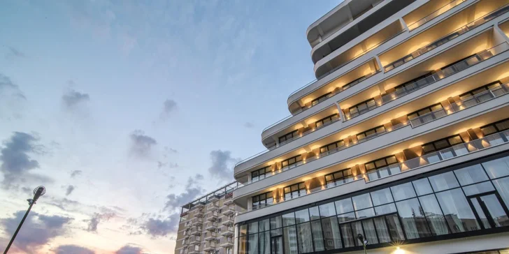 Zajištěné jsou letenky i transfer z letiště k hotelu a zpět. 