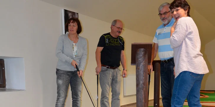 Zábavný adventure minigolf pod střechou: 60 min. hry pro malé i velké