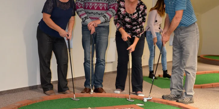 Zábavný adventure minigolf pod střechou: 60 min. hry pro malé i velké