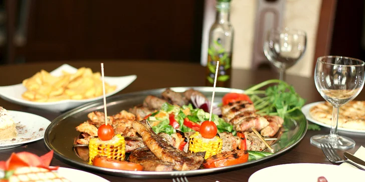 Řecké speciality pro 2 osoby: masové nebo sýrové plato, dezerty i víno